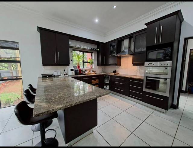 4 BEDROOM HOUSE FOR SALE IN MIDSTREAM ESTATE